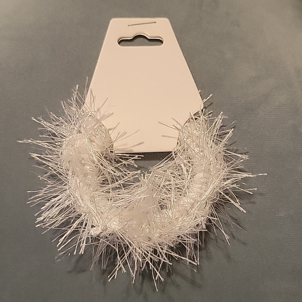 Hair tie made with white eyelash yarn.  Scrunchie  Nwt.